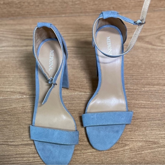 Merona Blue Suede Chunky Heels NWOT - Size 9 - Picture 4 of 8